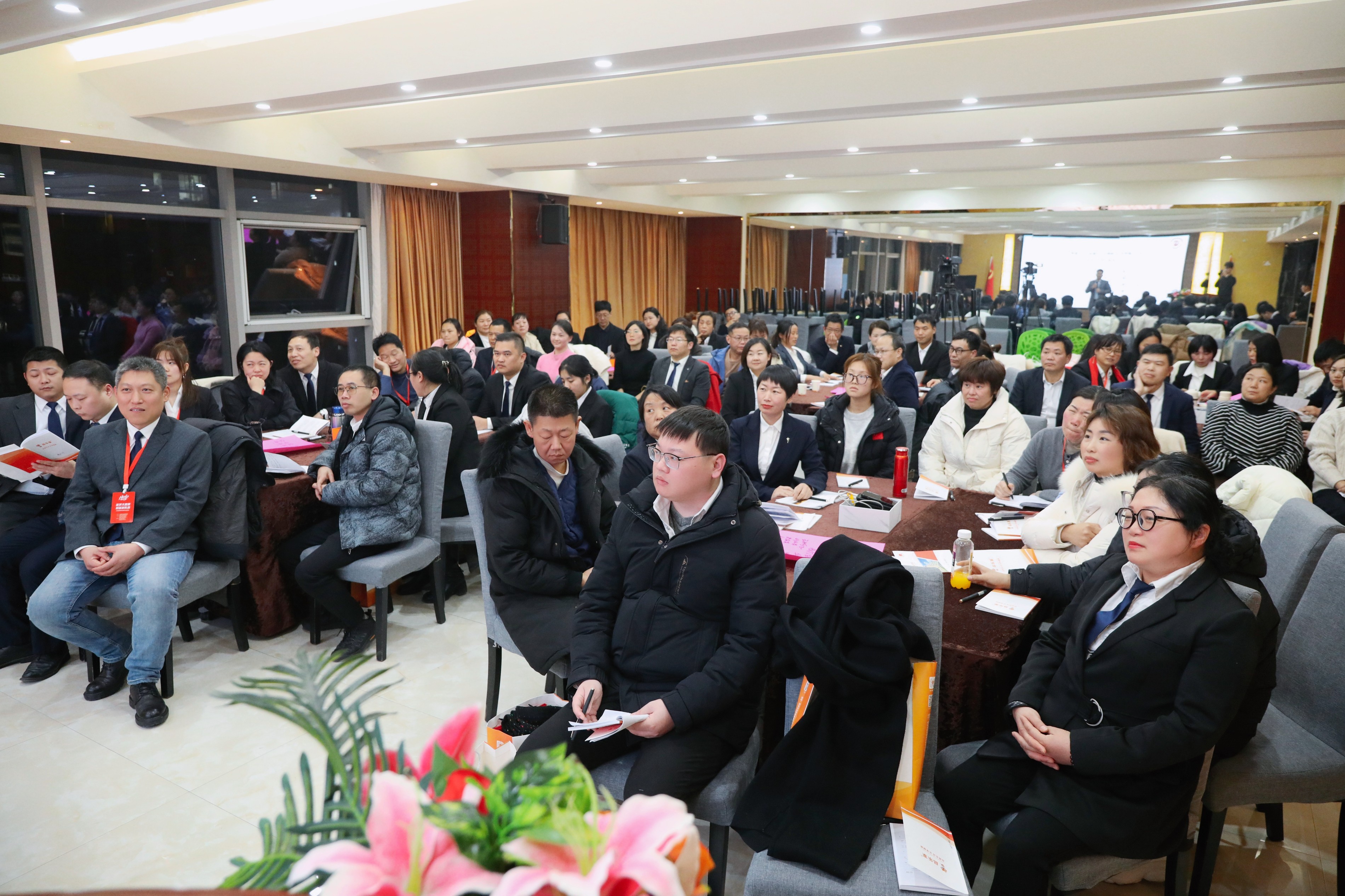 深度赋能启航，名友商学院2025年第一期雏鹰起飞精英培训会圆